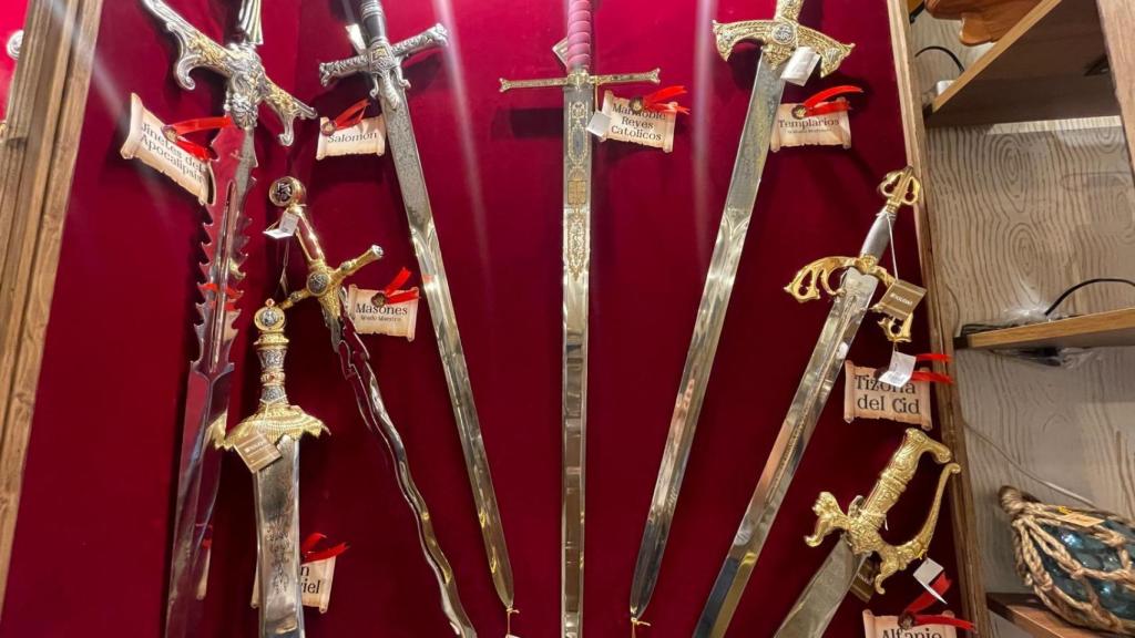 Espadas en venta.