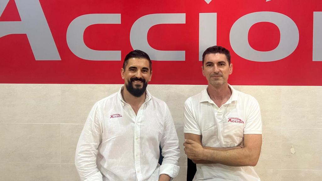 Los dos hermanos, en una de las sedes de 'Acción', las autoescuelas cordobesas que llevan años formando a conductores para Alemania.