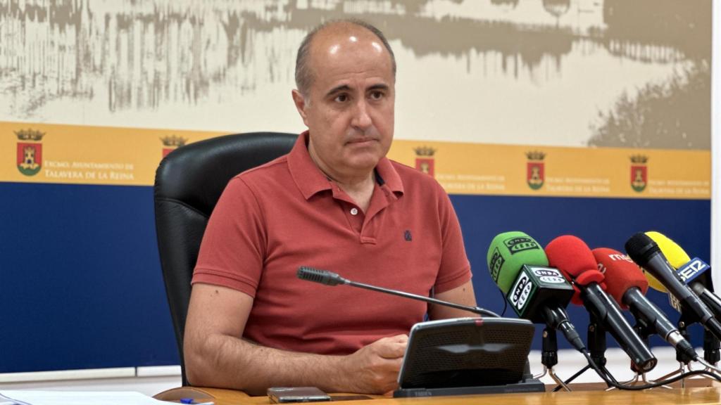 El portavoz municipal, Jesús García-Barroso, en rueda de prensa.