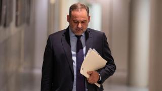 El diputado del Grupo Mixto José Luis Ábalos, durante una rueda de prensa, en el Congreso de los Diputados.
