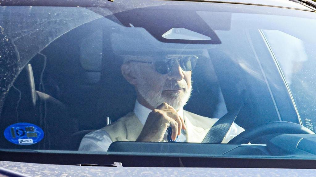 El rey Felipe, al volante del nuevo coche.