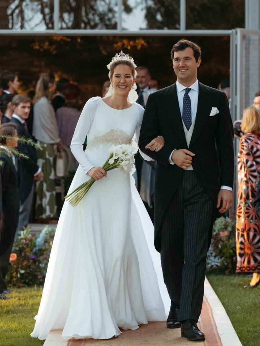 Los novios, a la salida de la ceremonia.
