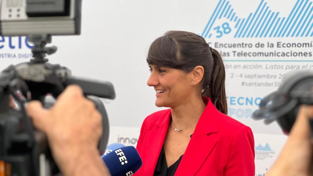 María González Veracruz, secretaria de Telecomunicaciones e Infraestructuras Digitales, atiende a los medios en el 38 Encuentro de Ametic.