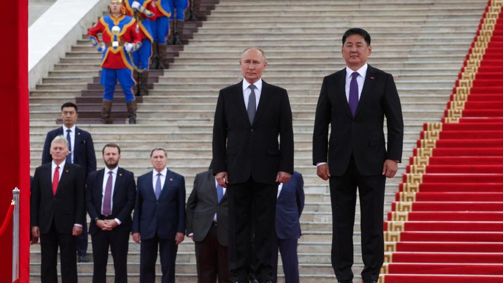 Putin junto a su homólogo mongol este martes en Ulaanbaatar.