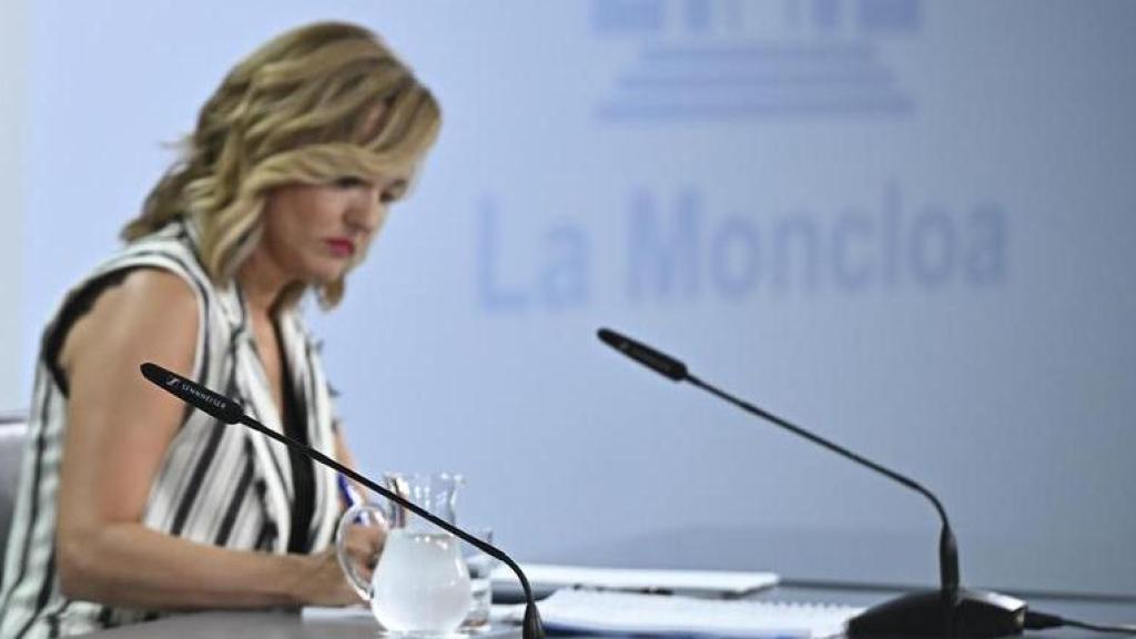 Jordi Hereu y Pilar Alegría en la rueda de prensa posterior al Consejo de Ministros. EFE