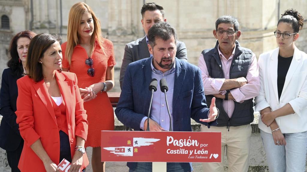 El secretario general del PSOECyL, Luis Tudanca, atiende a los medios tras participar en la apertura del curso político del PSOE de Burgos, este miércoles