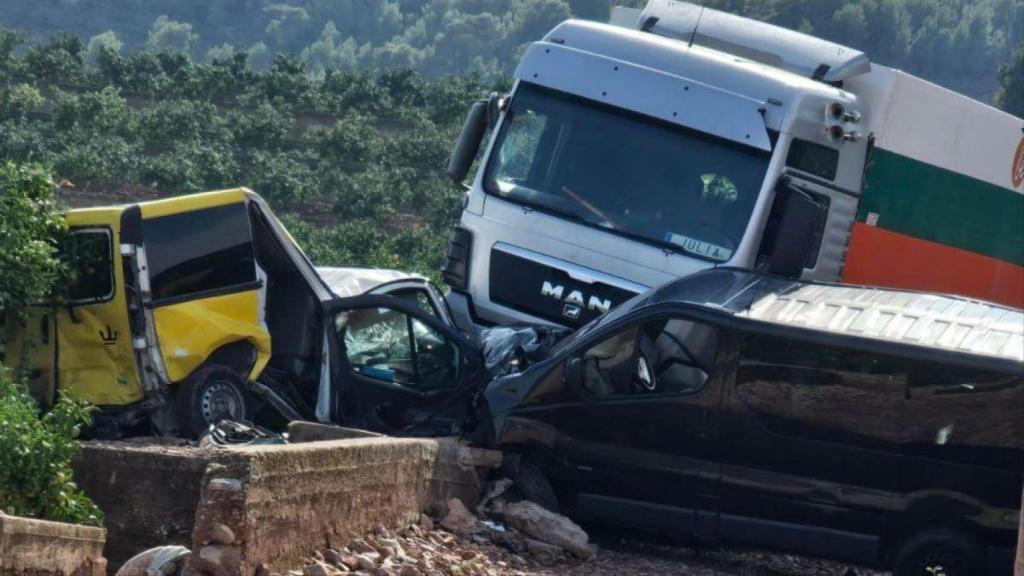 Imagen del accidente en Benifairó de Les Valls. EFE