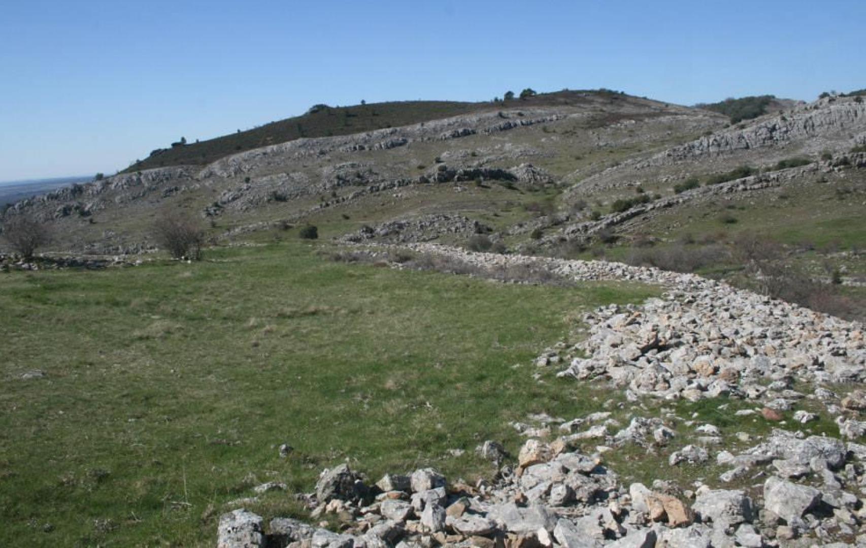 Un tramo de la muralla del yacimiento.