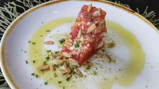 La tapa de tomate con queso de Teselas.