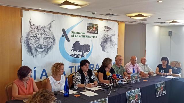 Rueda de prensa de la plataforma 'Sí a la Tierra Viva'.