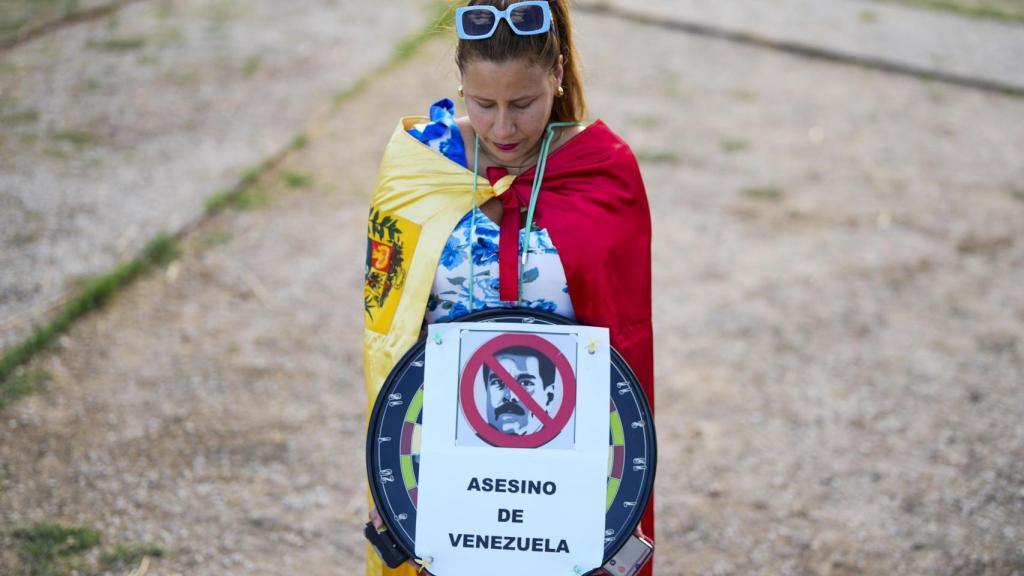 Una manifestante venezolana en contra de la dictadura de Nicolás Maduro.