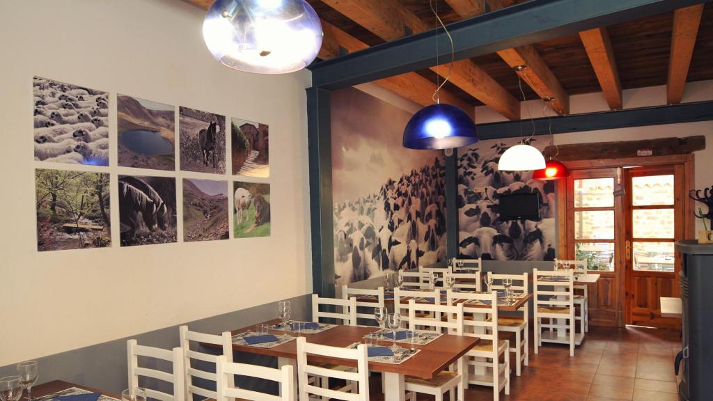 El salón interior del restaurante.