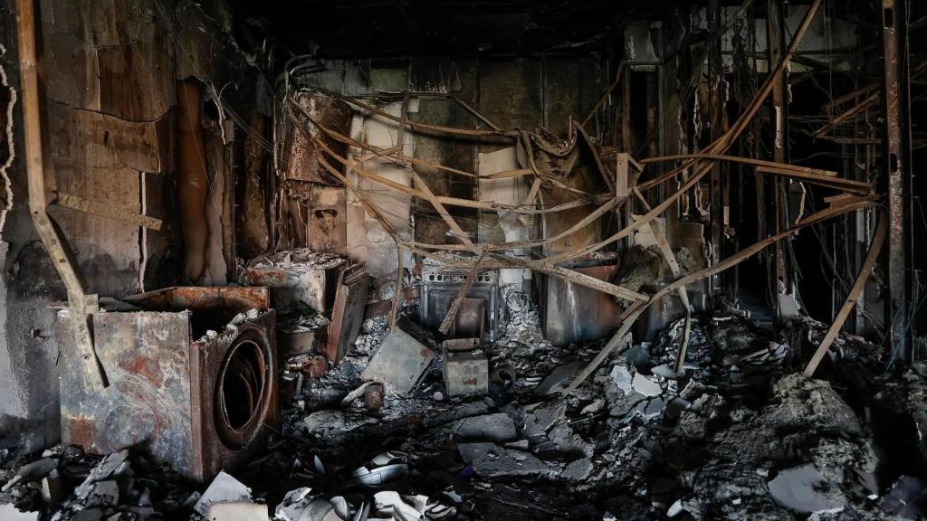 Imágenes del interior del edificio arrasado por un incendio el pasado febrero