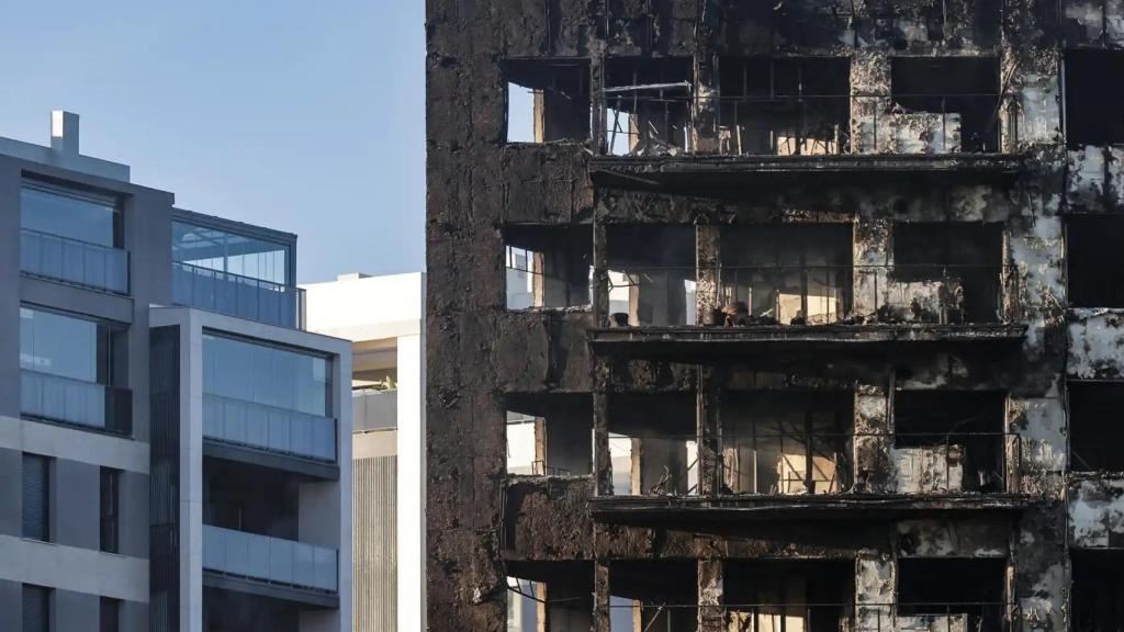 Imagen del edificio de Campanar afectado por el incendio