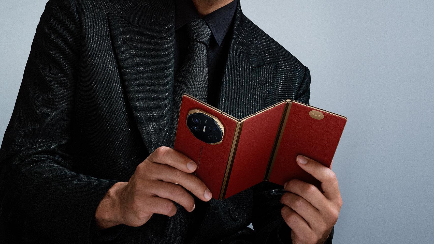 Huawei Mate XT en una imagen promocional