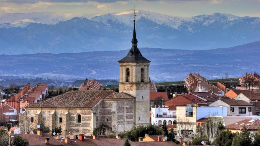 Vista a la Parroquia de San Cirpiano, en Cobeña.