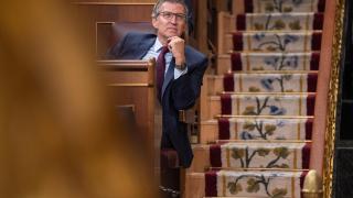 Alberto Núñez Feijóo, presidente del PP, en su escaño del Congreso de los Diputados.