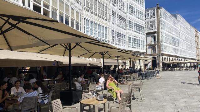 Terrazas de La Marina en A Coruña en un día de verano