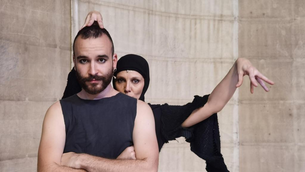 Samuel Asensio y Eloísa Azorín, caracterizados para 'Macbeth'.