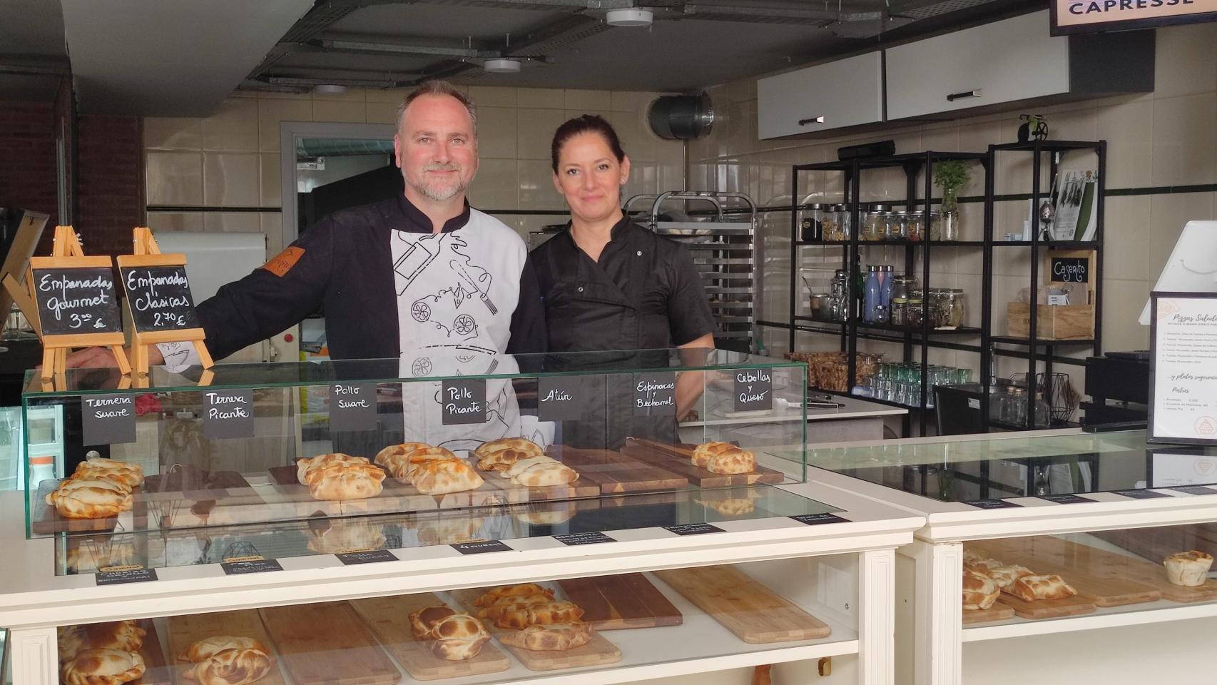 Ariel Sosa Ballesteros y Eugenia Romero en su nuevo negocio en Zamora