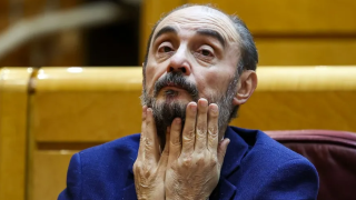 Lambán rompe la disciplina de voto del PSOE y se ausenta del Pleno contra el cupo catalán