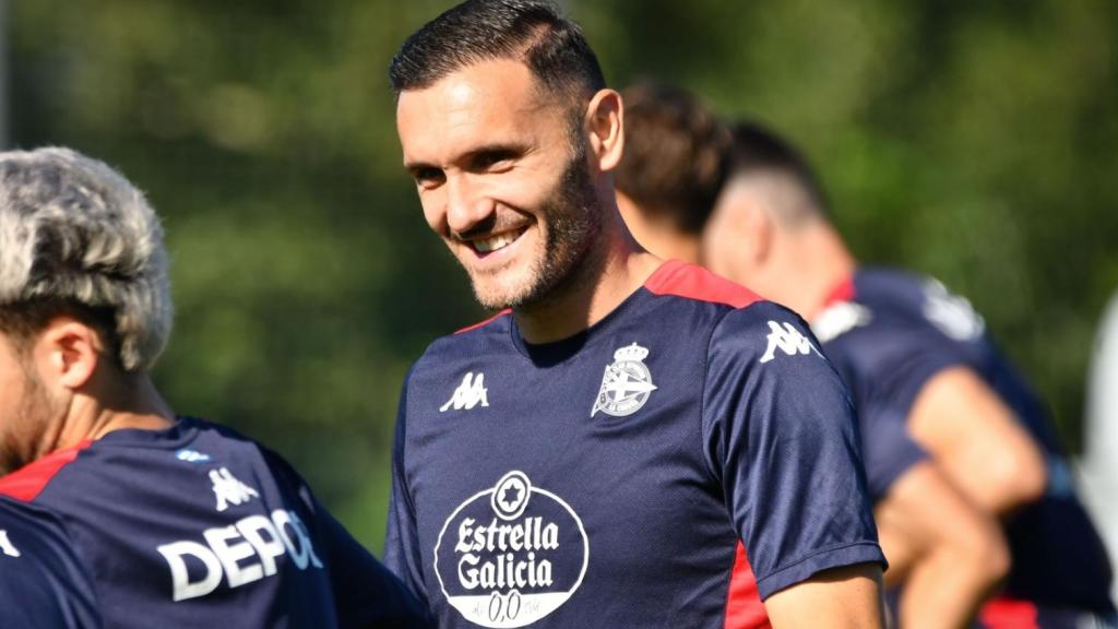 Lucas Pérez, ayer en el entrenamiento en Abegondo.