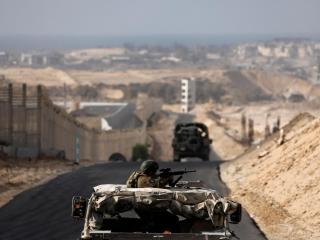 Militares israelíes en el Corredor de Filadelfia al sur de Gaza.