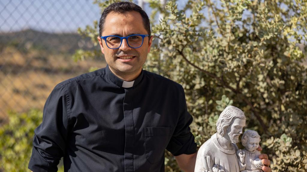 El sacerdote Valentín Bustos.