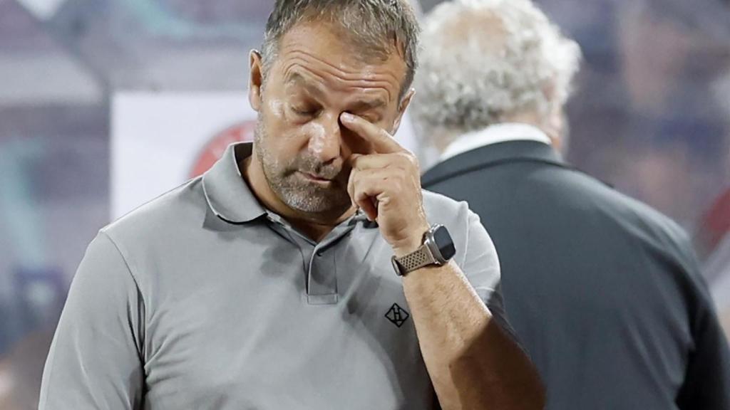 Hansi Flick se lamenta por la derrota del Barça en Mónaco.