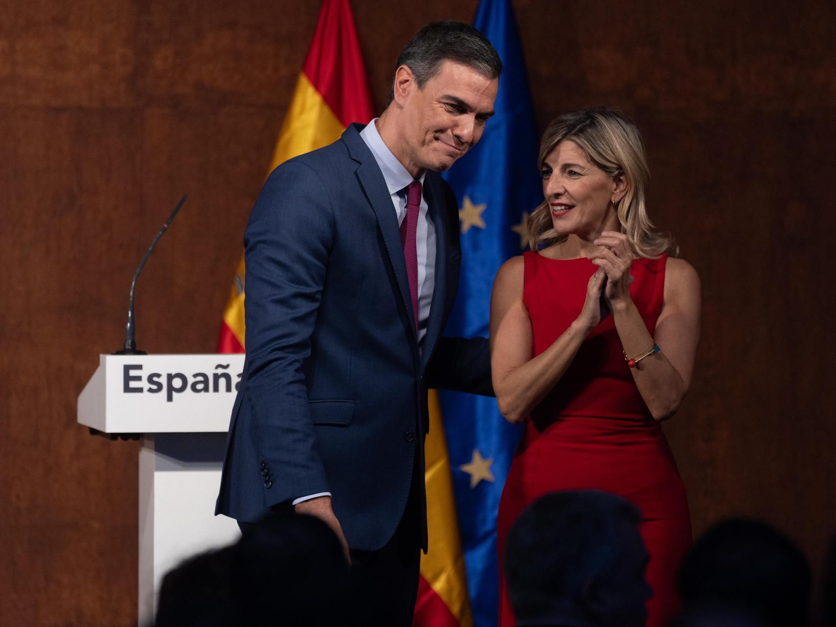 Pedro Sánchez y Yolanda Díaz, en octubre de 2023 tras firmar el pacto de Gobierno de coalición.