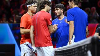 Alcaraz y Zverev saludan a Shelton y Frtiz tras el partido.