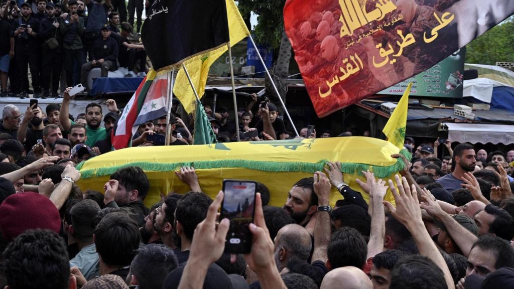 Funeral del líder de Hezbolá, Ibrahim Aqil, y del miembro de Hezbolá, Mahmoud Hamad, en Beirut.