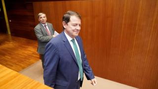 El presidente de la Junta, Alfonso Fernández Mañueco, a su llegada al último pleno de las Cortes de Castilla y León