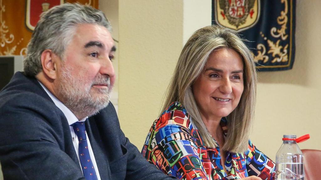Milagros Tolón, delegada del Gobierno de España en Castilla-La Mancha, junto a José Manuel Rodríguez Uribes este lunes.