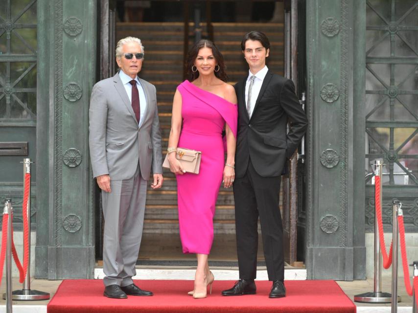 El matrimonio junto a su hijo Dylan.