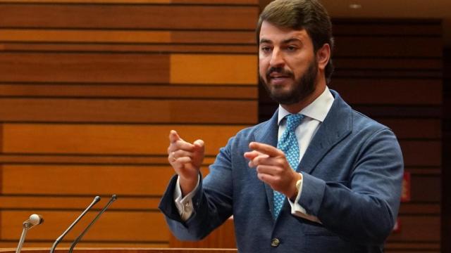 El portavoz de Vox, Juan García-Gallardo, durante una intervención en el pleno de las Cortes