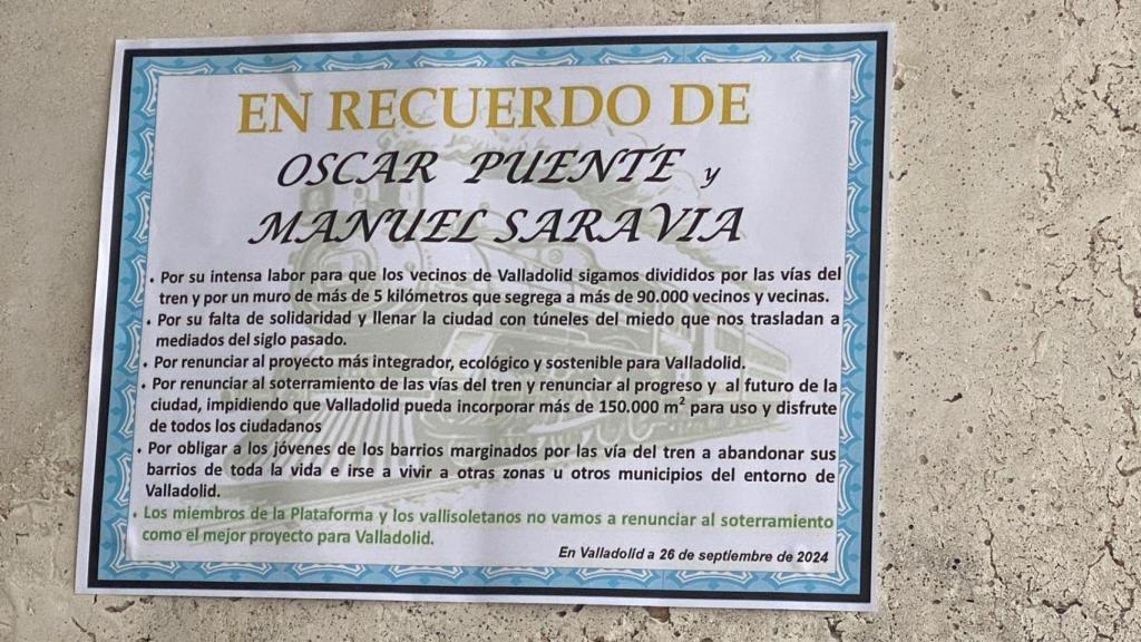 Imagen de la 'placa' colocada en recuerdo de Óscar Puente y Manuel Saravia en Padre Claret