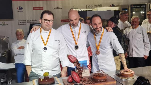 Vera, Larrea y Segura, el podio del concurso en su primera edición, con sus tres tartas.