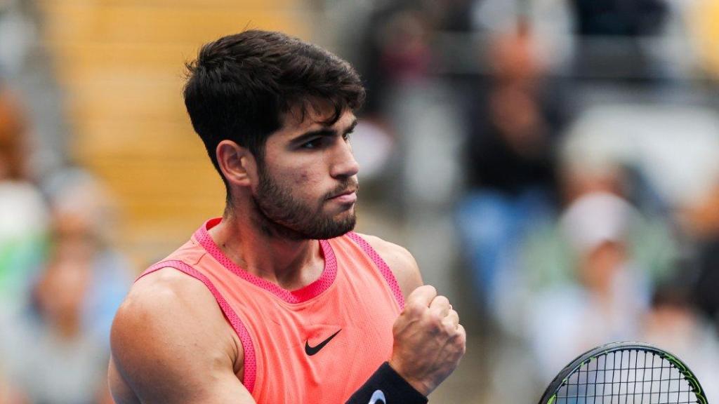 Carlos Alcaraz celebra un punto ante Perricard.