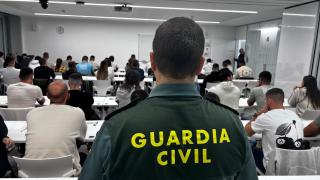 Aspirantes a Guardia Civil durante la realización del examen en la Universidad San Jorge.