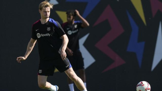 De Jong, durante un entrenamiento de esta temporada con el Barcelona.