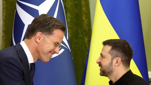 El secretario general de la OTAN, Mark Rutte y el presidente ucraniano Volodímir Zelenski, en una reunión en Kiev el pasado octubre.