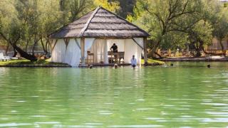 La piscina termal de Aragón cerca de Zaragoza con aguas cristalinas que se mantienen a 25 grados todo el año