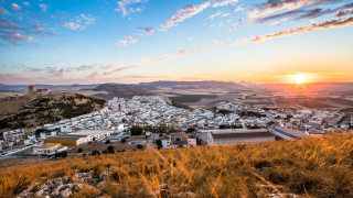 El pueblo de Málaga más barato para vivir, según la IA: "Cercanía entre vecinos y contacto con la naturaleza"