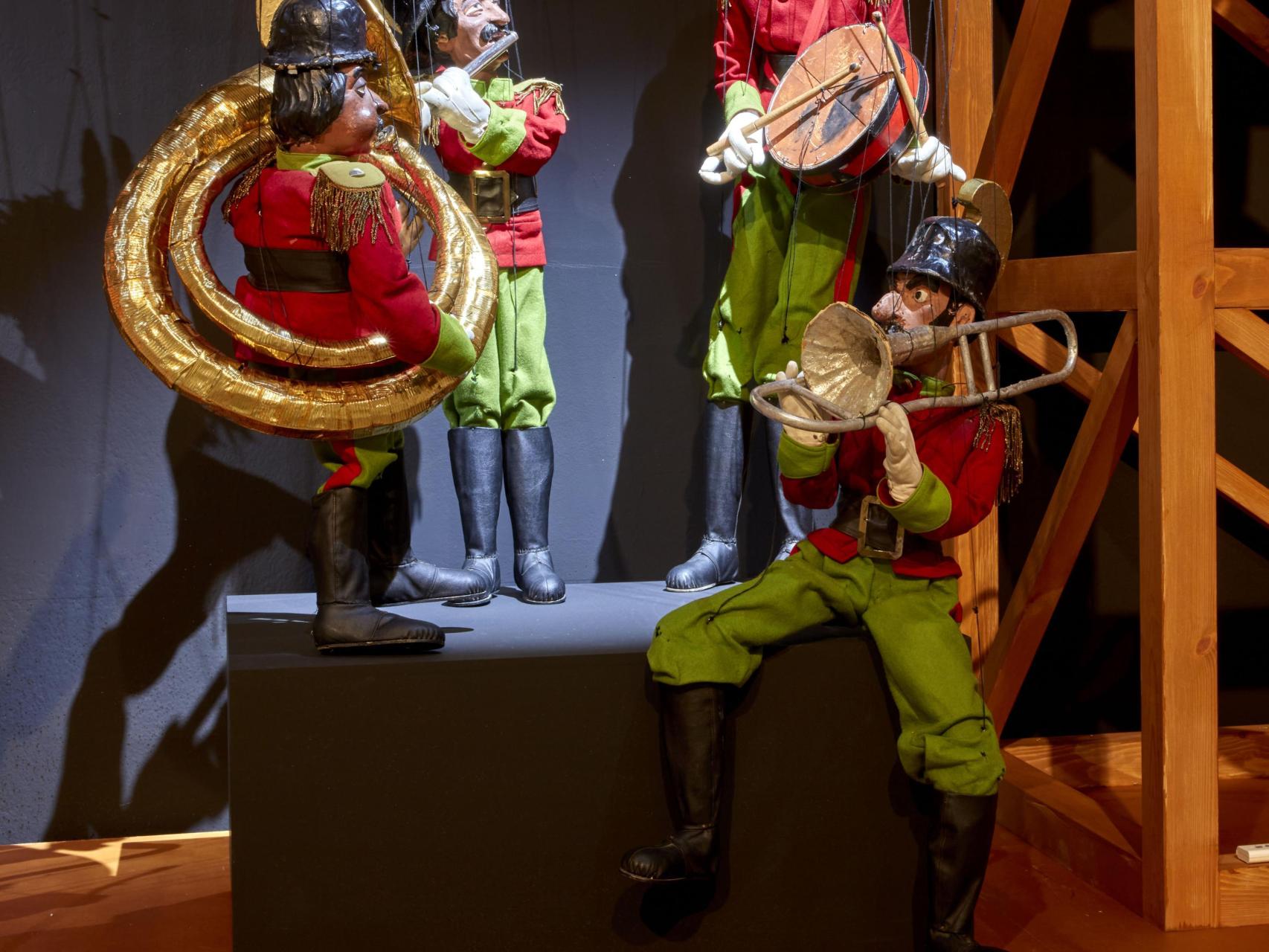 Vista de la sala de la exposición 'Esperpento', 2024. Detalle del teatro del Piccoli, de Vitorio Podrecca. Foto: Cortesía del Museo Reina Sofía