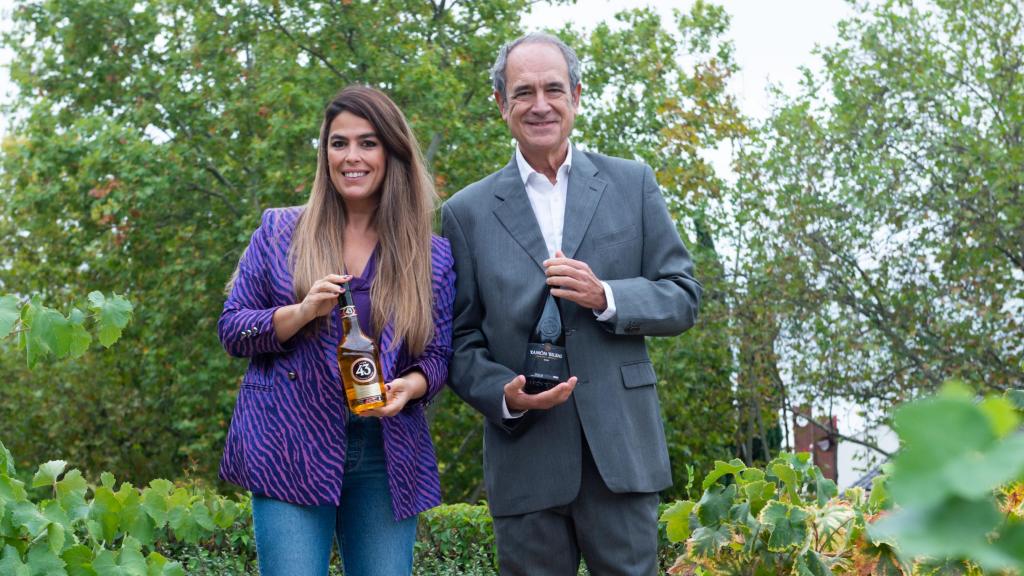 Esther Aguirre, consejera y vicesecretaria de Zamora Company, junto a José María de Santiago, presidente de la compañía.