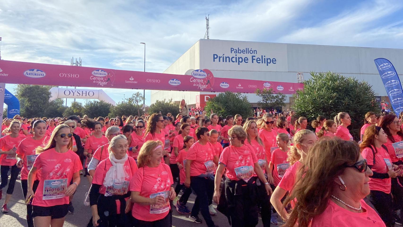 La salida de la Carrera de la Mujer en Zaragoza en imágenes
