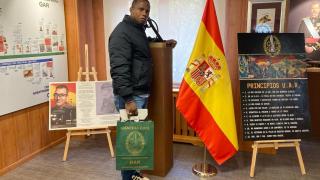 Lázaro Pons en una exposición de la Guardia Civil.