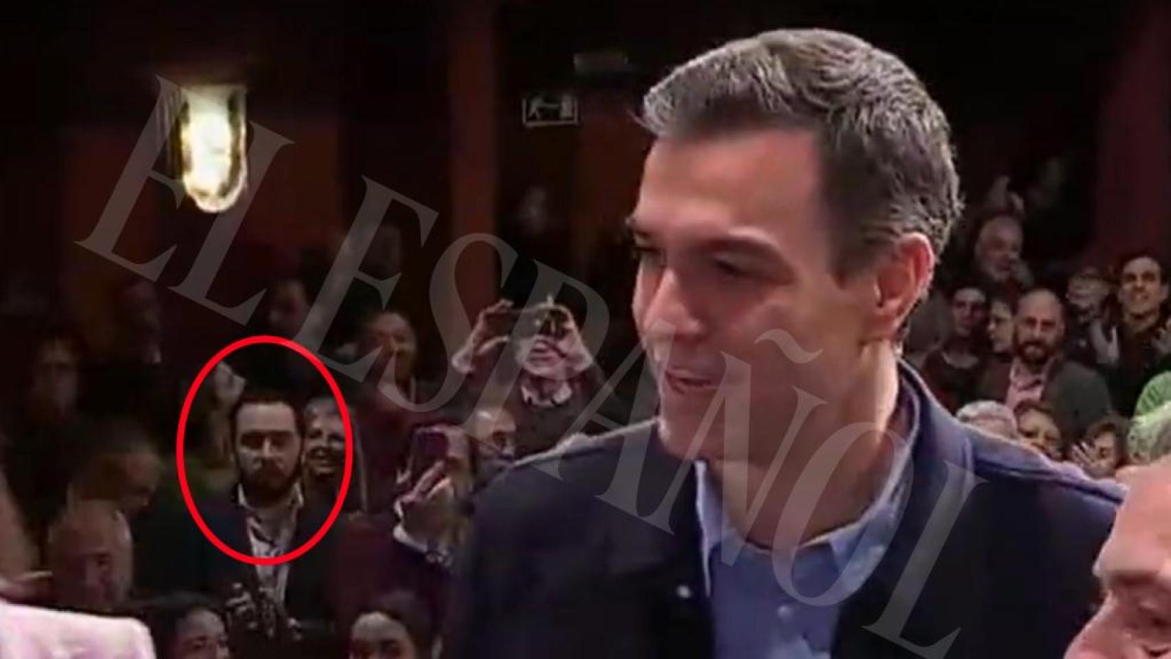 El comisionista Víctor de Aldama en un mitin del PSOE en el que coincidió con Pedro Sánchez.