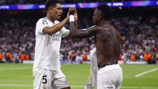 Bellingham celebra junto a Vinicius en el partido contra el Borussia Dortmund